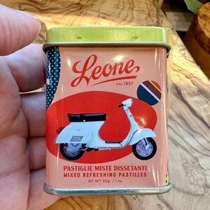 Vespa- Leone In Tin Box (Rare). NWT
